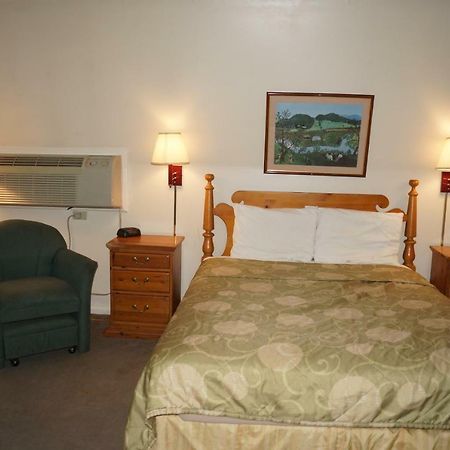 Country Squire Inn And Suites Coshocton Екстериор снимка